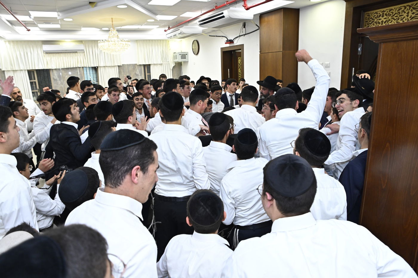 הקפות שניות בישיבת 'אבני נזר'