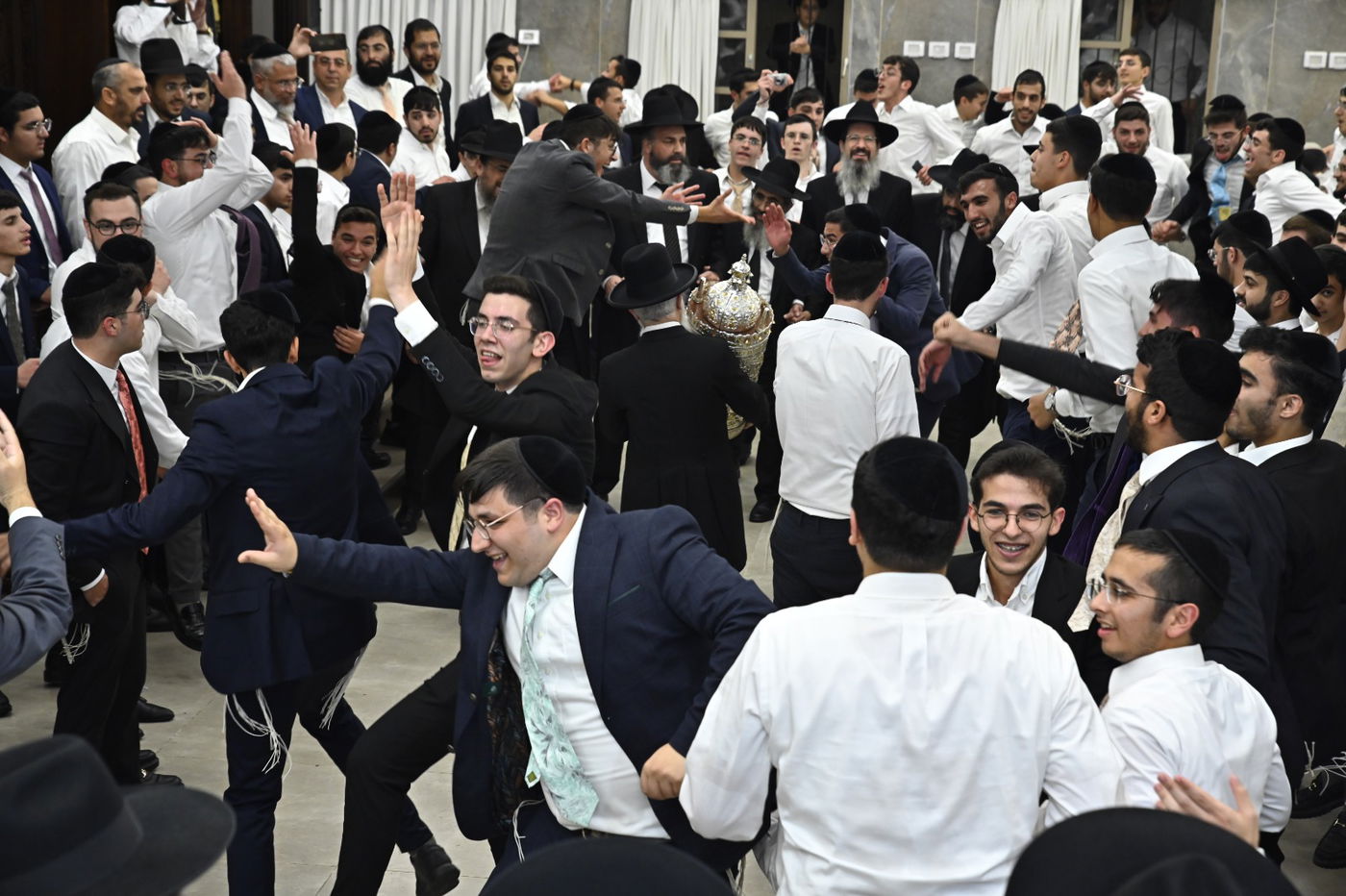 הקפות שניות בישיבת 'אבני נזר'