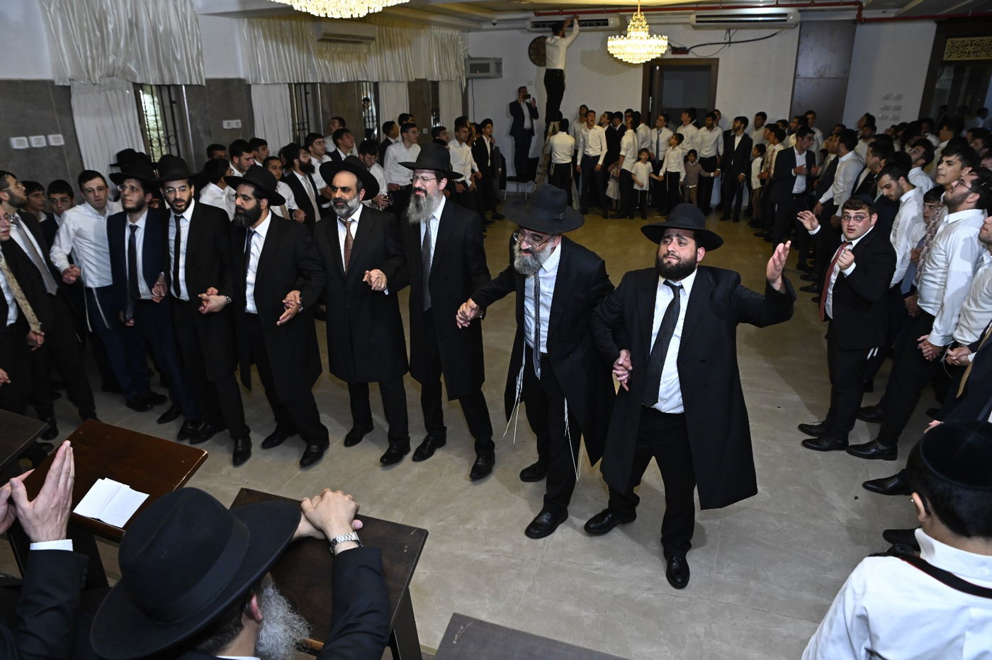 הקפות שניות בישיבת 'אבני נזר'