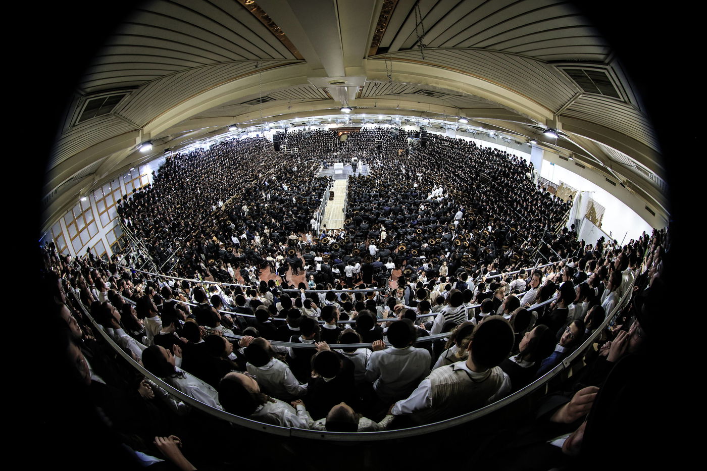 האדמו"ר מצאנז בהקפות שניות