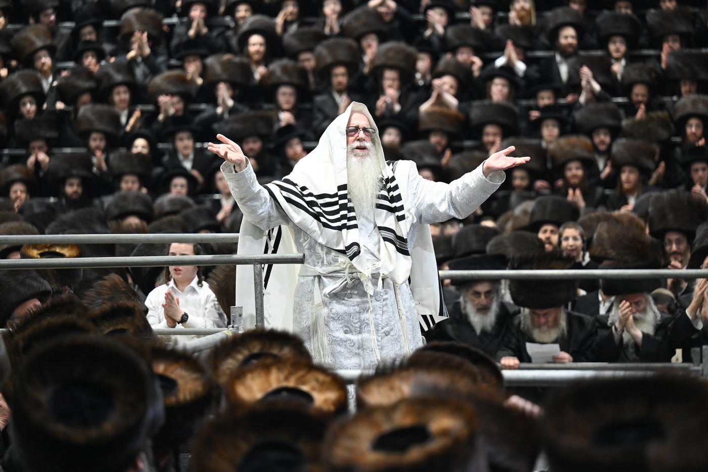 האדמו"ר מצאנז בהקפות שניות