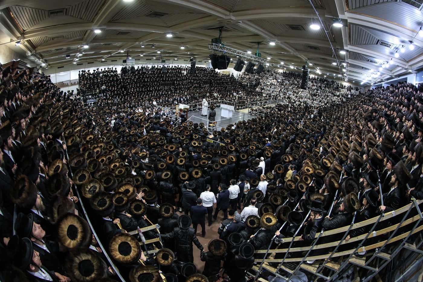 האדמו"ר מצאנז בהקפות שניות