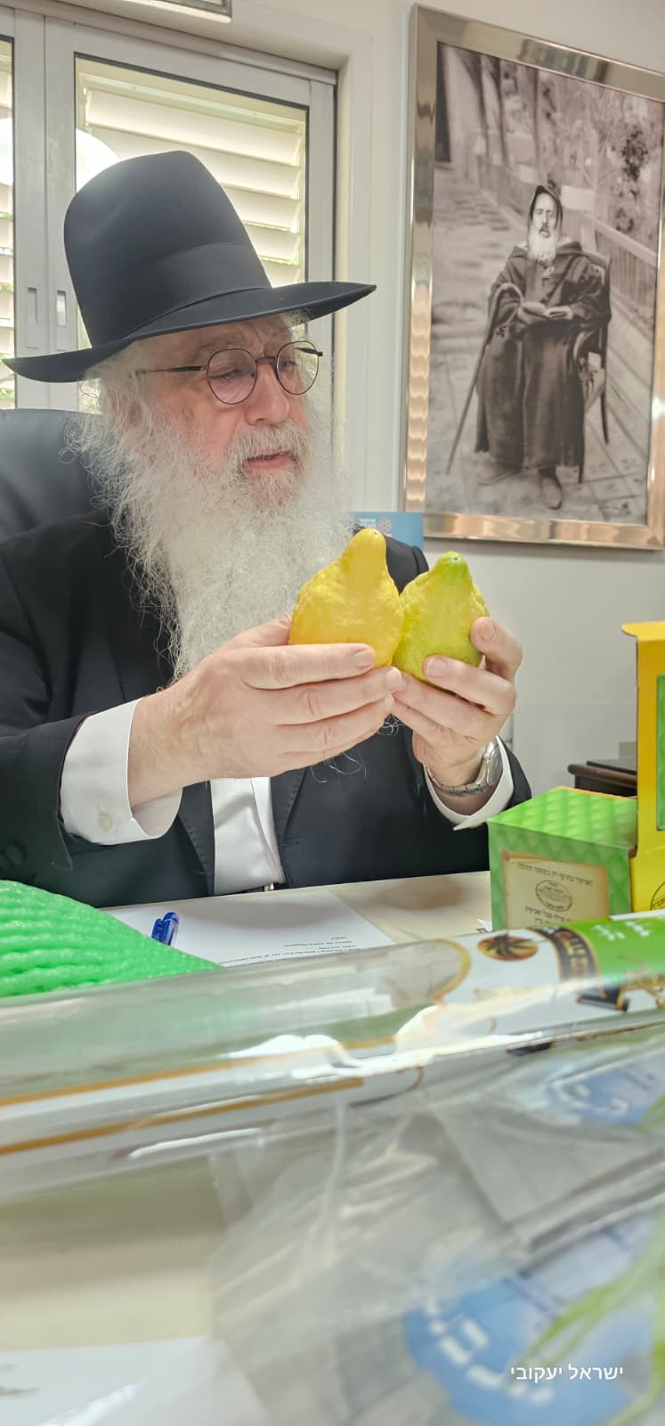 חג הסוכות אצל האדמו"ר רבי דוד חנניה פינטו 