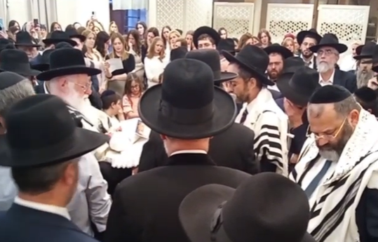 אי אפשר לעצור את הדמעות: כך נקרא התינוק שאביו נרצח בפיגוע ברמות | צפו