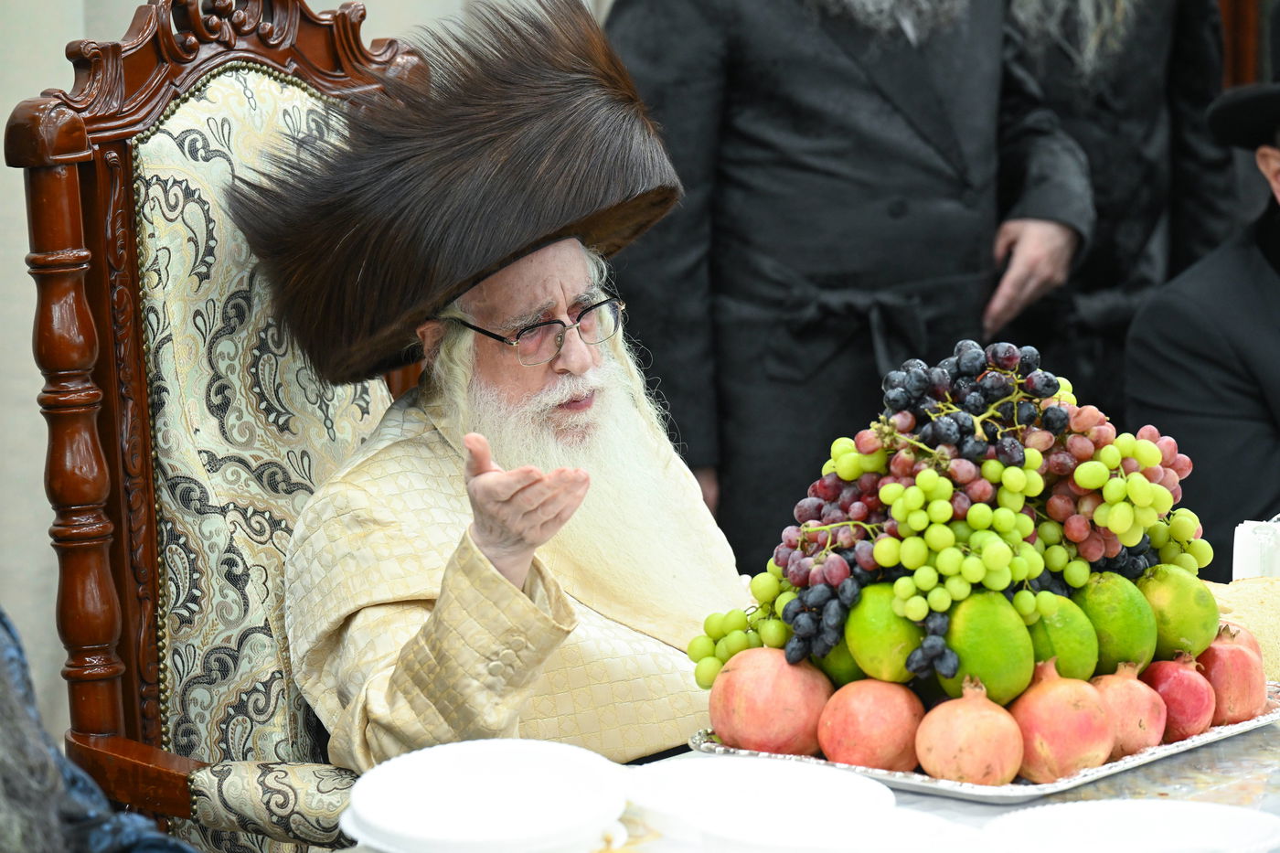 האדמו"ר מצאנז בעריכת השלחה"ט בחוה"מ סוכות