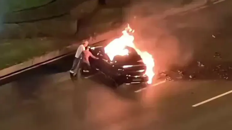 המכונית הבוערת