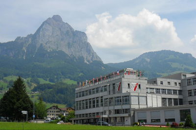 המפעל בשוויץ