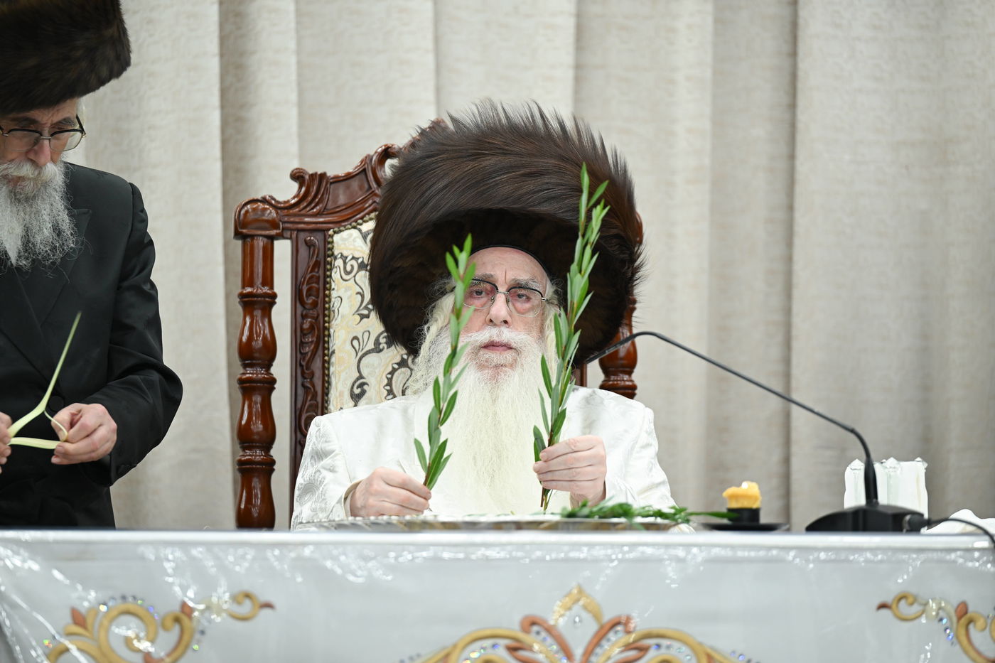 ליל הושענא רבה אצל האדמו"ר מצאנז