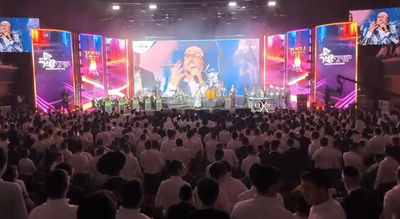 3 שעות, AI ו"ישיבישיר" אחד // ביקורת מופע