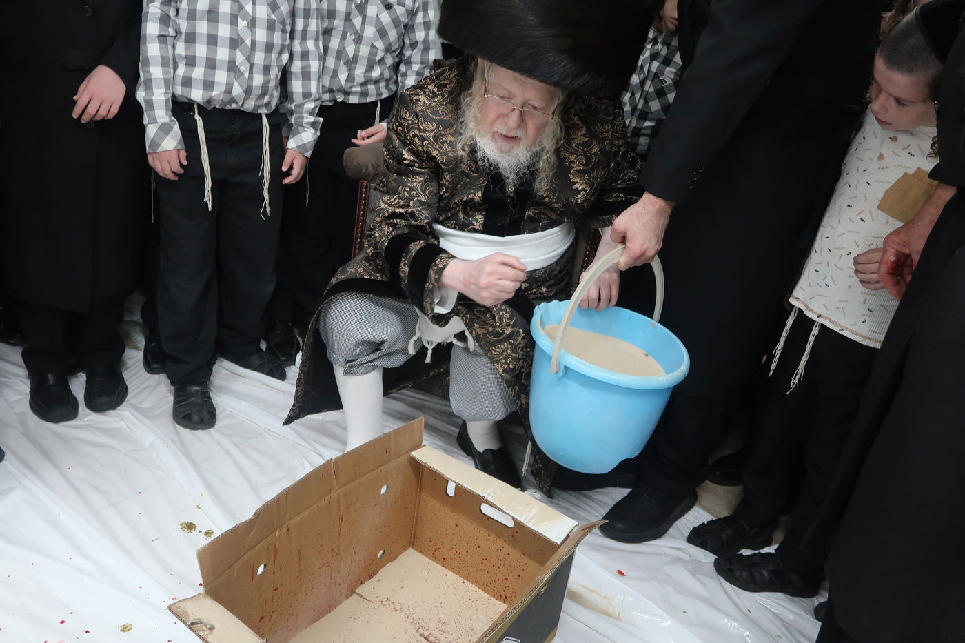 ירח האיתנים בחצה"ק קרעטשניף