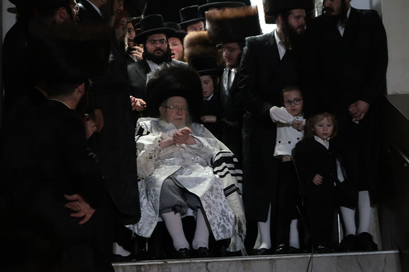 ירח האיתנים בחצה"ק קרעטשניף