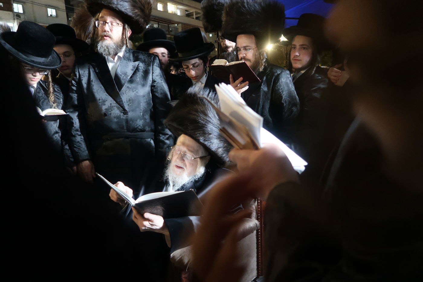 ירח האיתנים בחצה"ק קרעטשניף