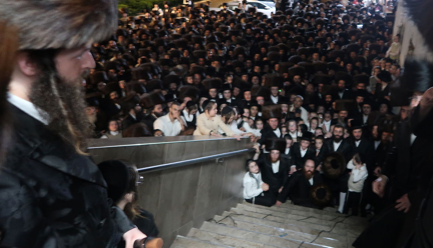 ירח האיתנים בחצה"ק קרעטשניף