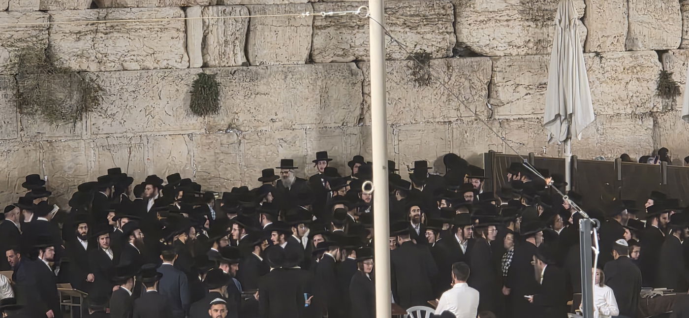 האדמו"ר מויז'ניץ בית שמש בכותל המערבי