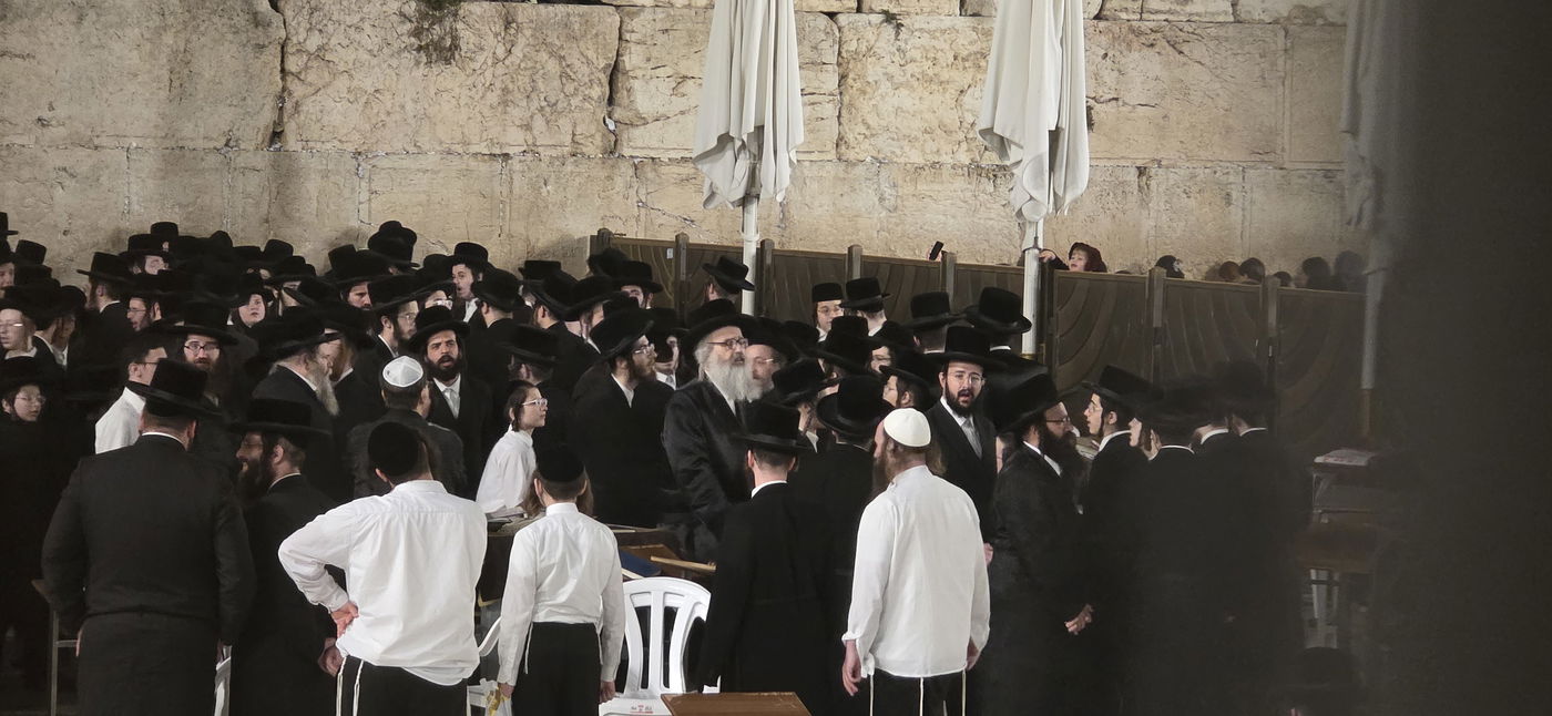 האדמו"ר מויז'ניץ בית שמש בכותל המערבי