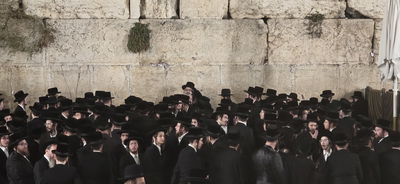 האדמו"ר מויז'ניץ בית שמש בכותל המערבי