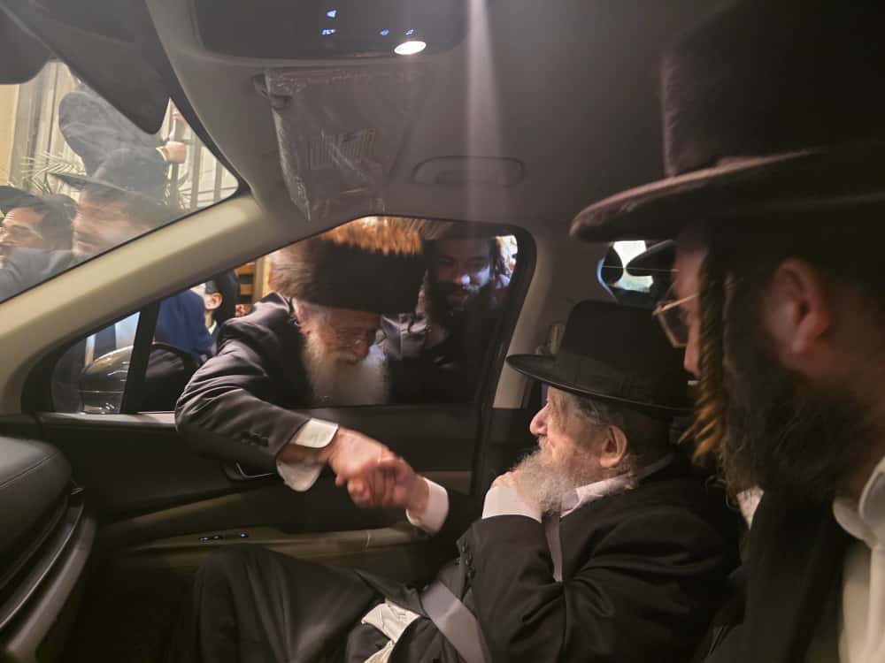 חריג: הגר"ד לנדו הגיע להשתתף בשמחת הח"כ החסידי לאחר חצות הלילה