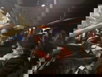 חריג: הגר"ד לנדו הגיע להשתתף בשמחת הח"כ החסידי לאחר חצות הלילה