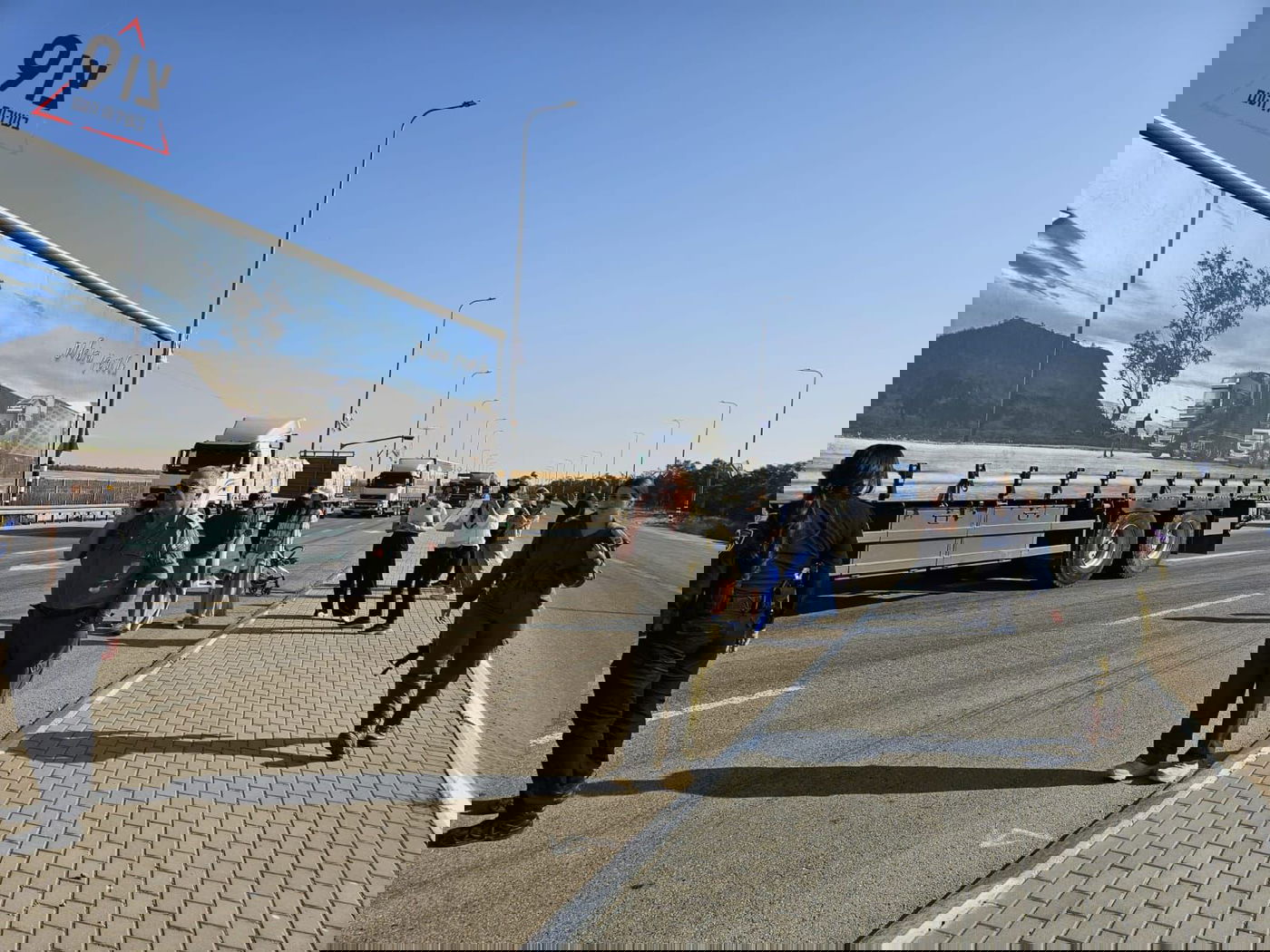 מעבר סחורות לעזה. למצולמים אין קשר לאמור בכתבה