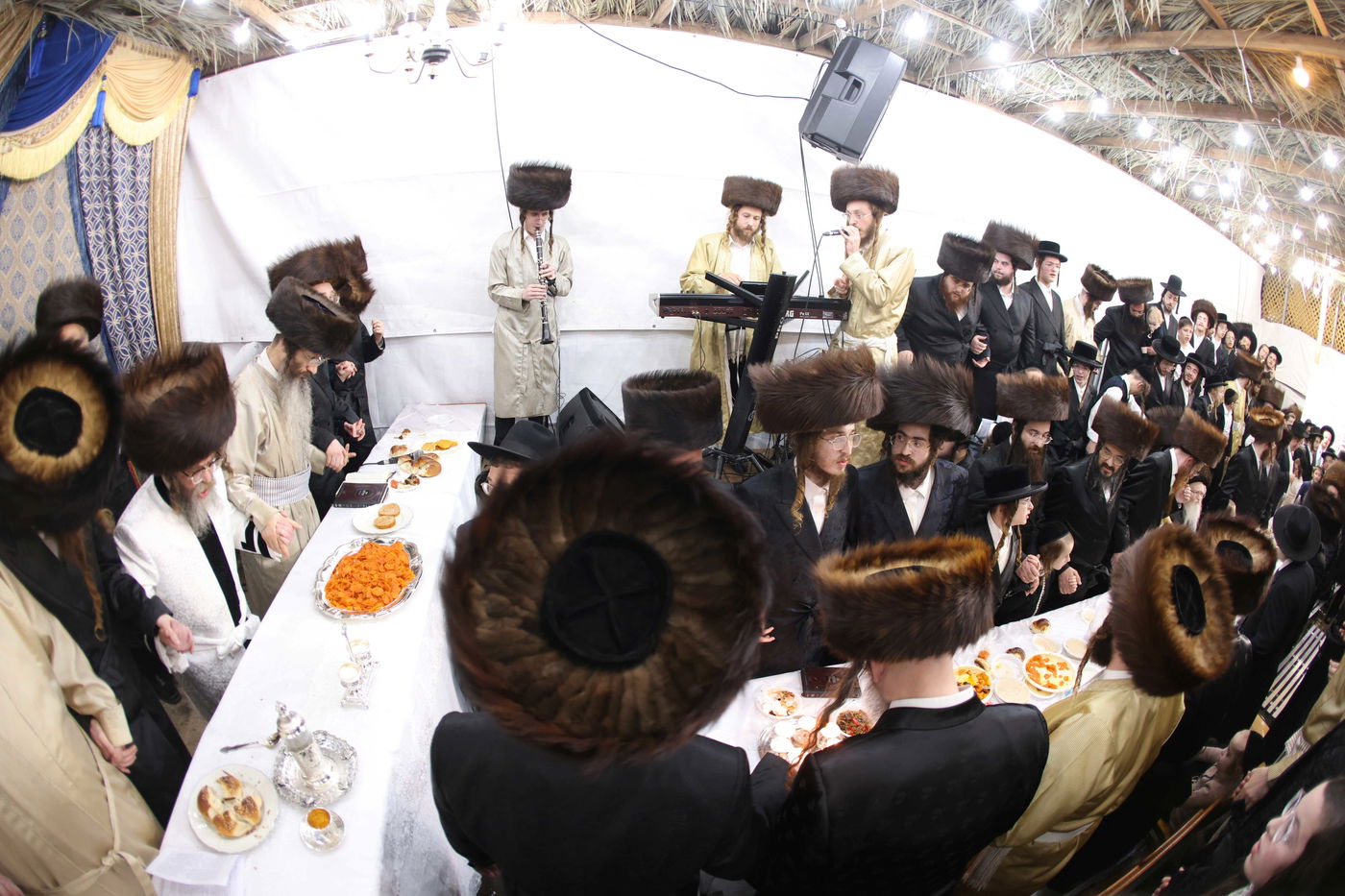 חג הסוכות בחצה"ק קרעטשניף סיגעט