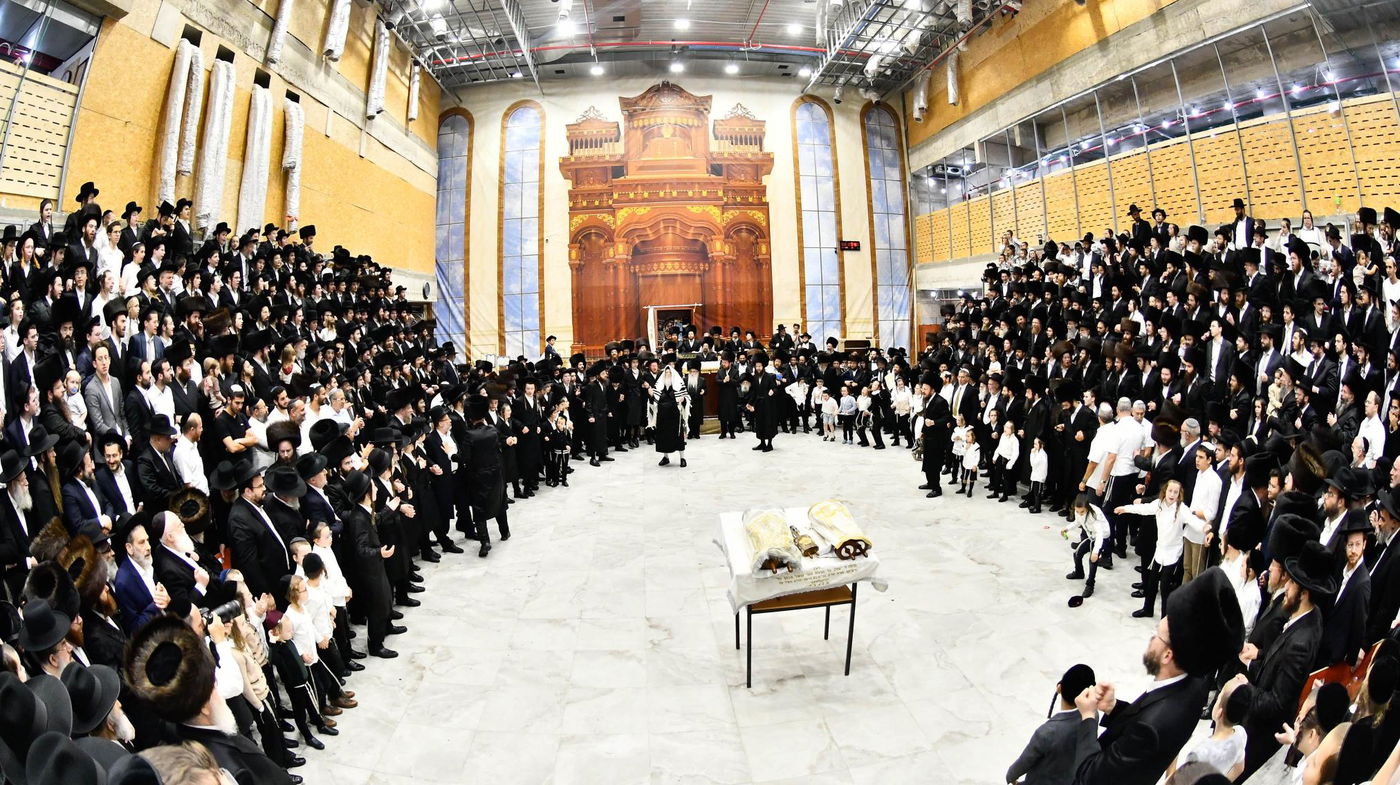 הקפות שניות בחצה"ק מודז'יץ