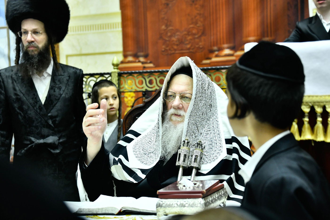 הקפות שניות בחצה"ק מודז'יץ