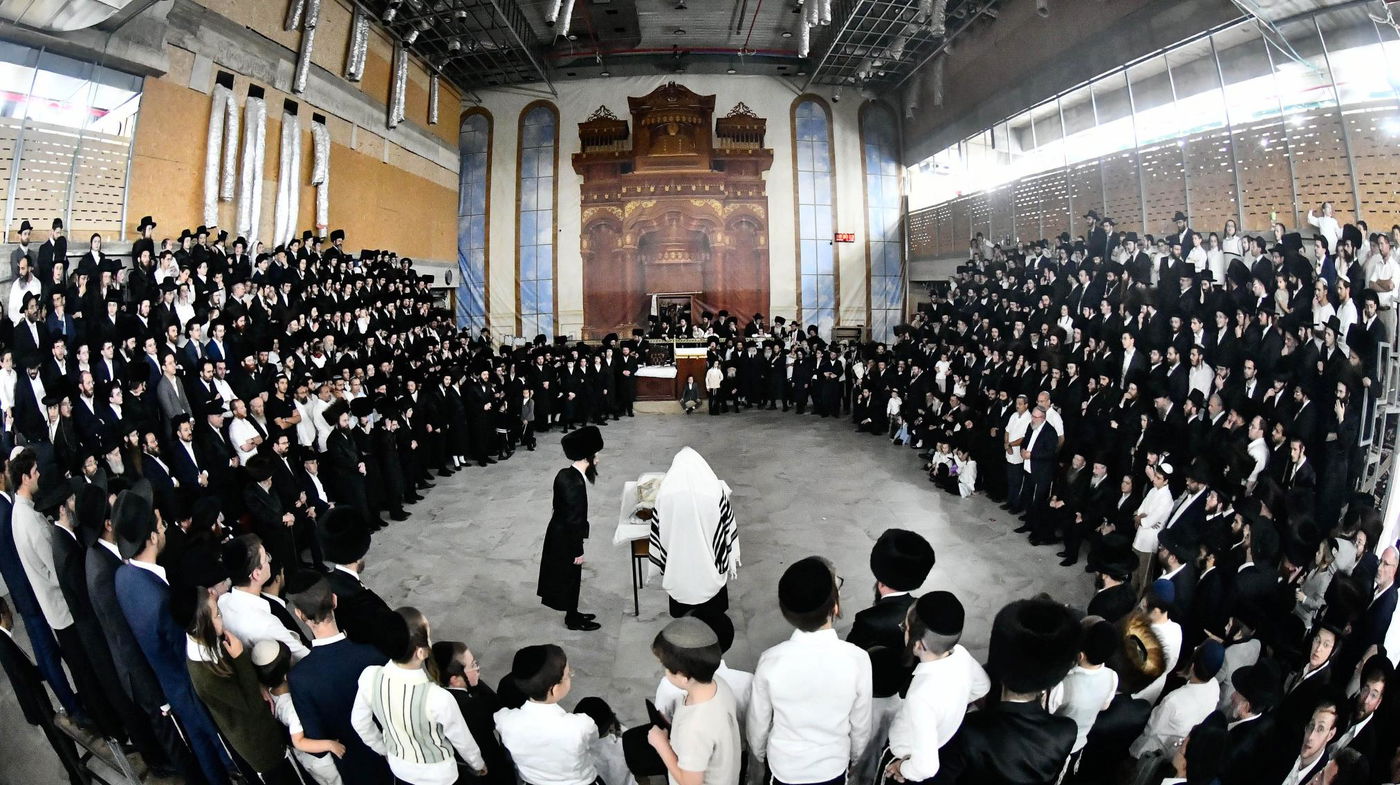 הקפות שניות בחצה"ק מודז'יץ