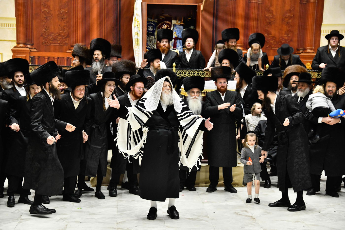 הקפות שניות בחצה"ק מודז'יץ