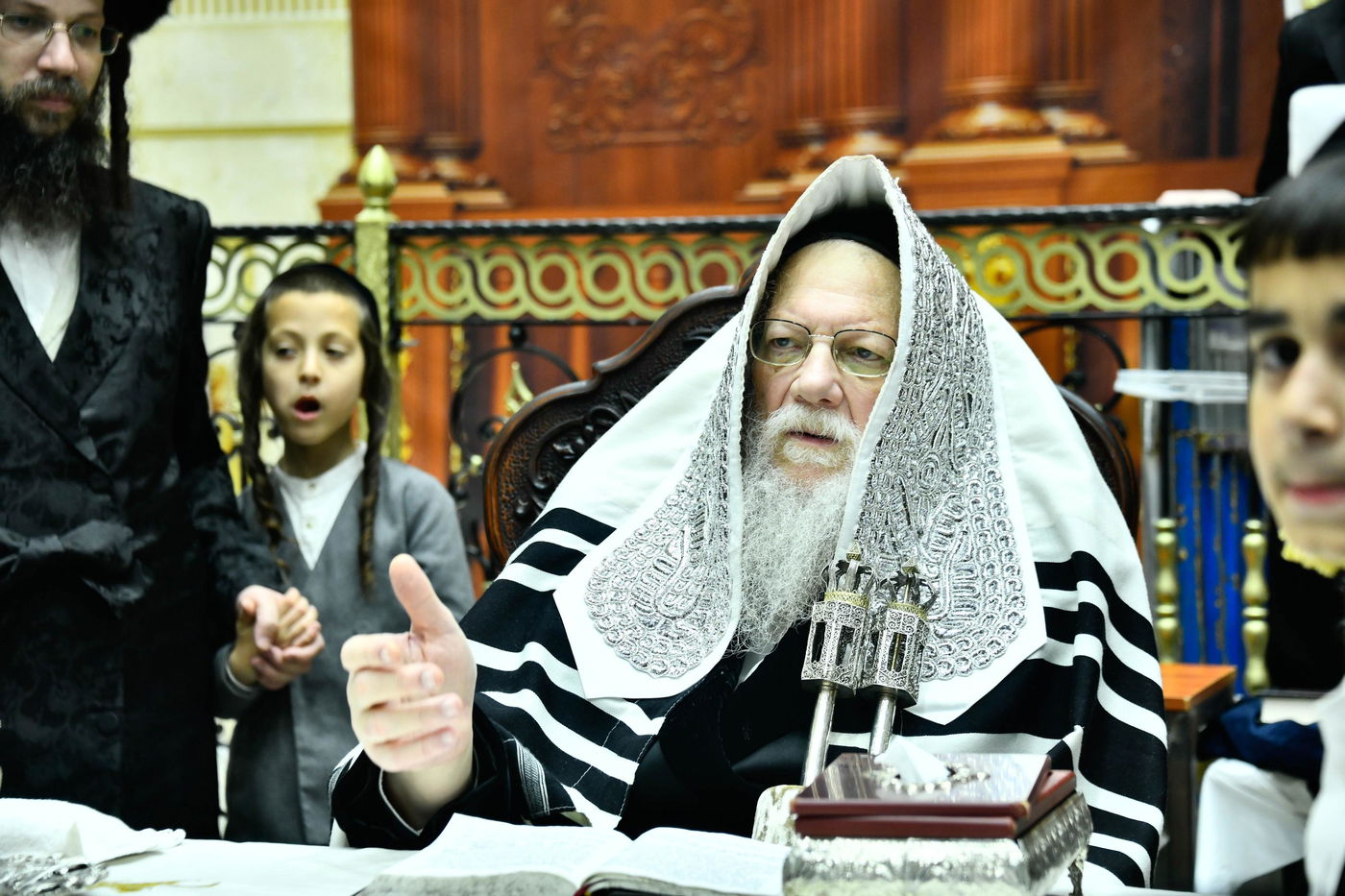 הקפות שניות בחצה"ק מודז'יץ