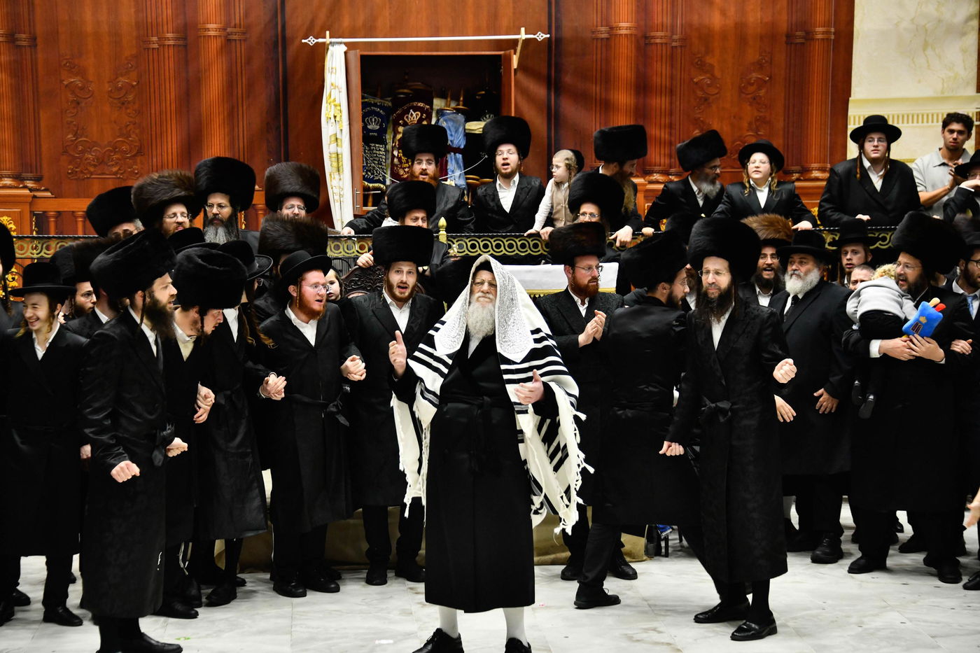 הקפות שניות בחצה"ק מודז'יץ