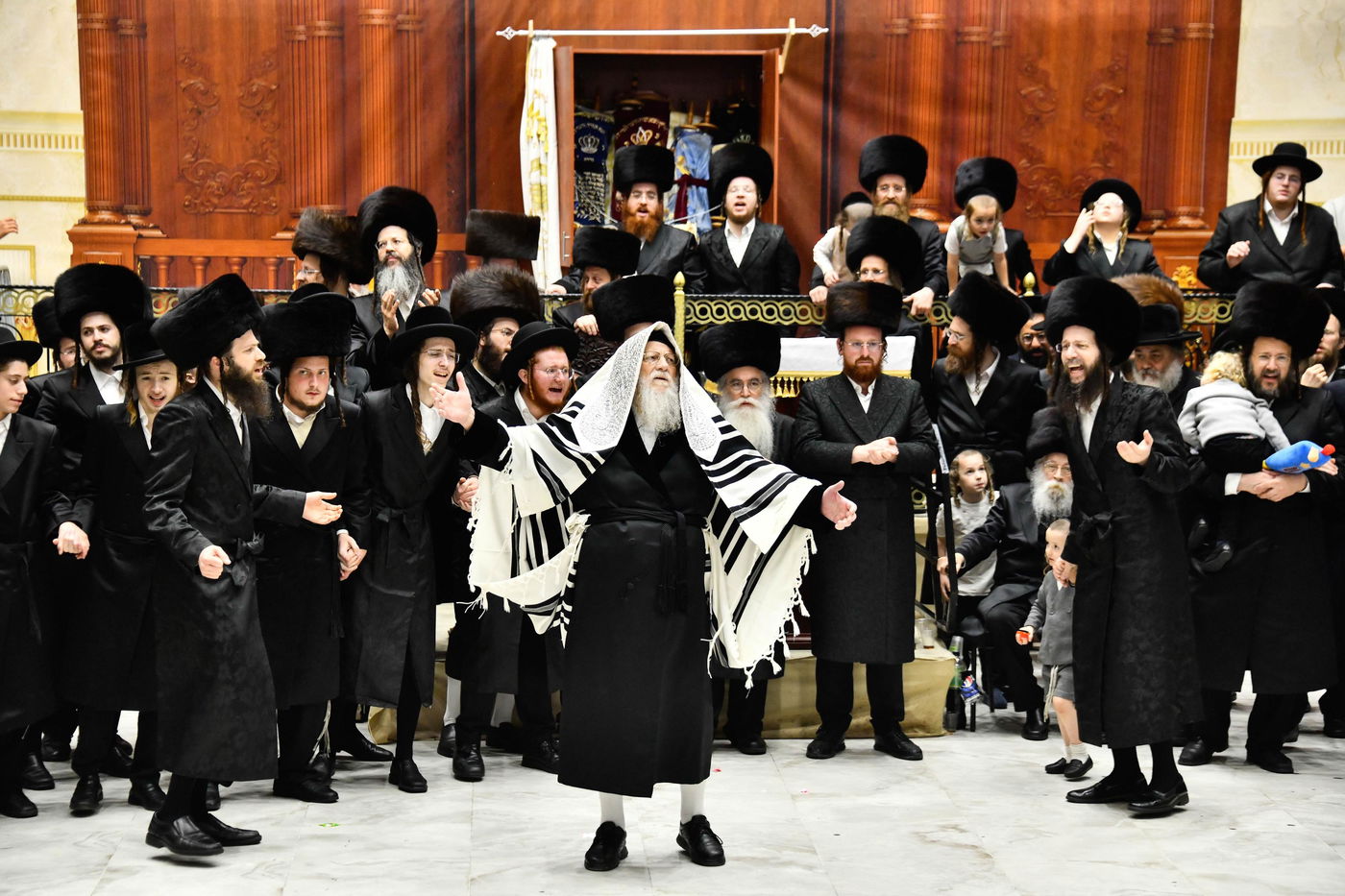 הקפות שניות בחצה"ק מודז'יץ