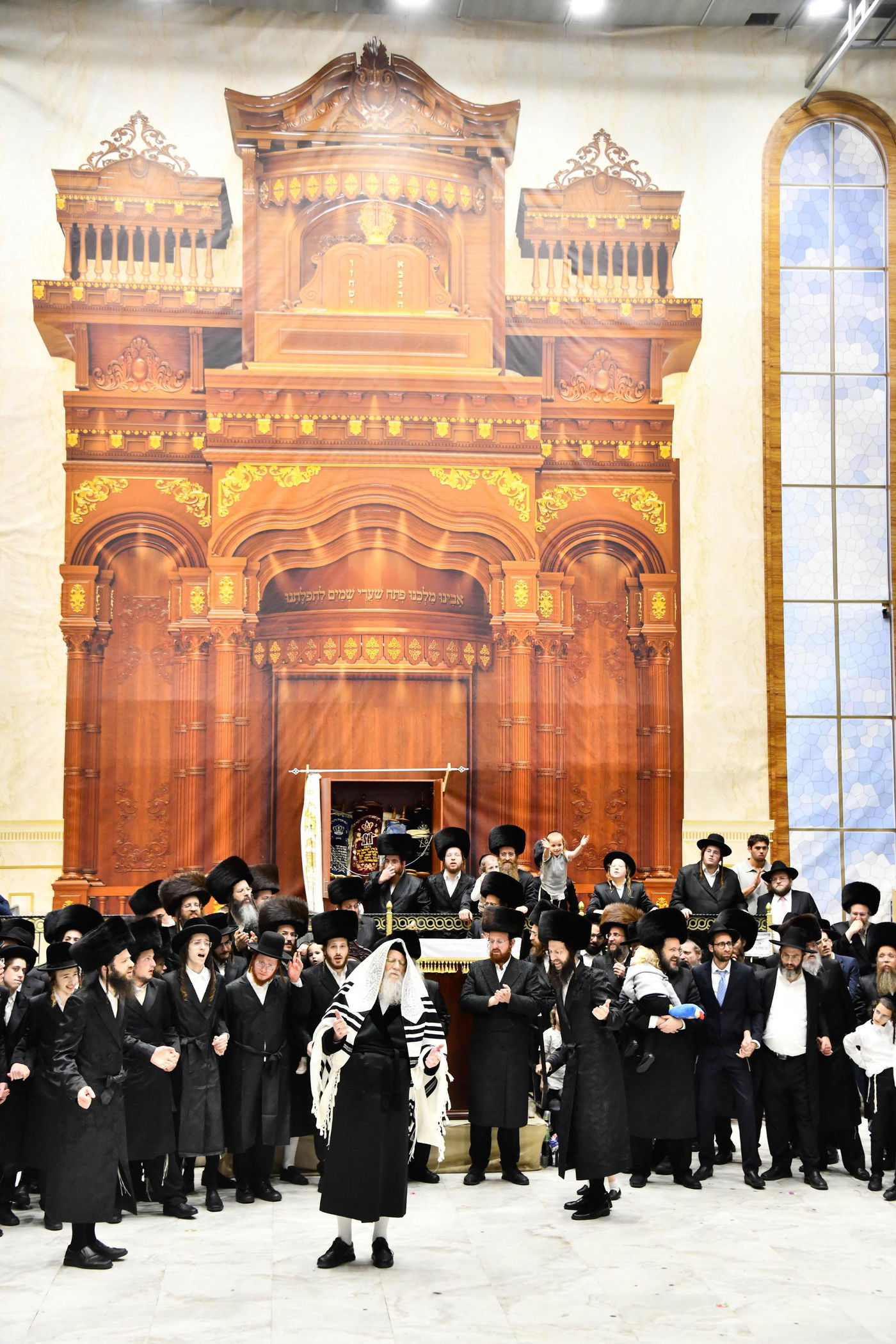 הקפות שניות בחצה"ק מודז'יץ