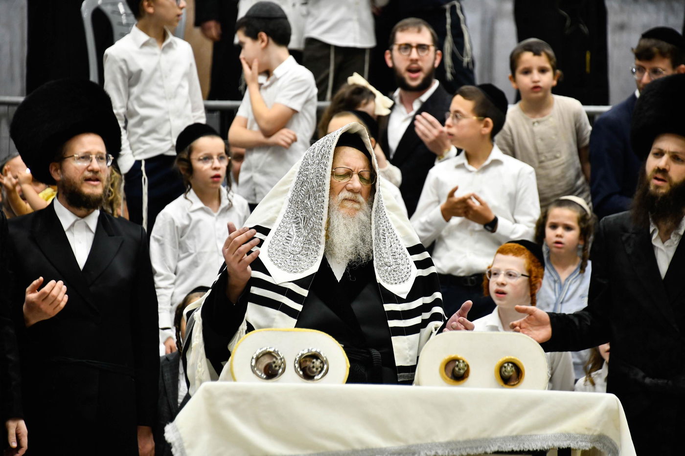 הקפות שניות בחצה"ק מודז'יץ