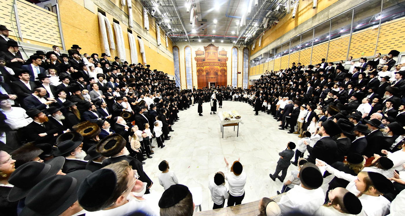 הקפות שניות בחצה"ק מודז'יץ