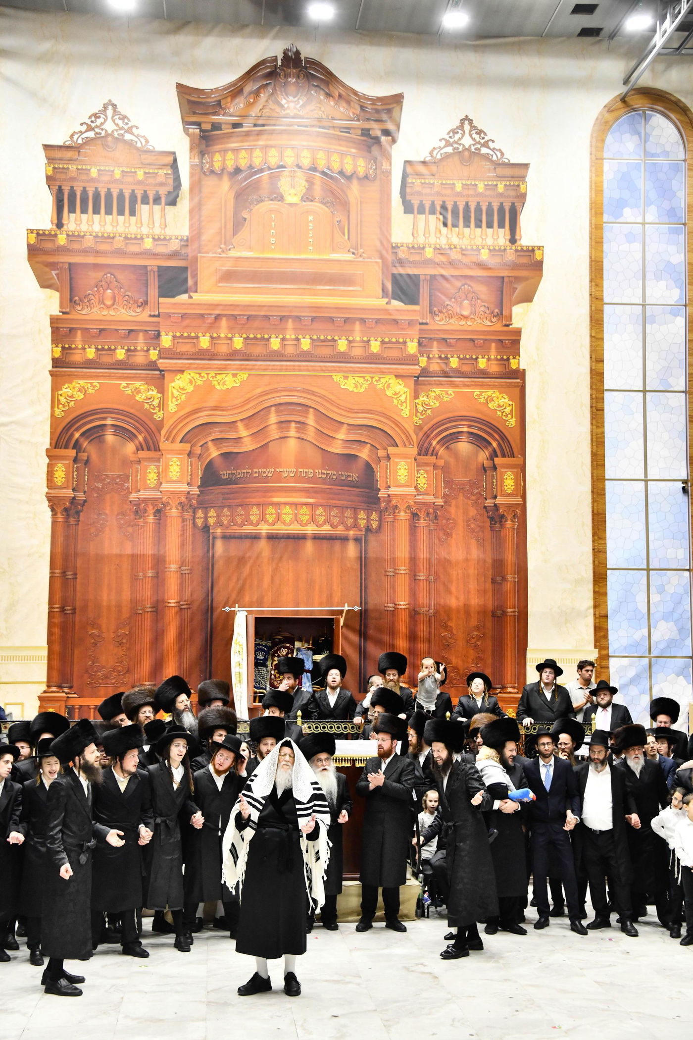 הקפות שניות בחצה"ק מודז'יץ