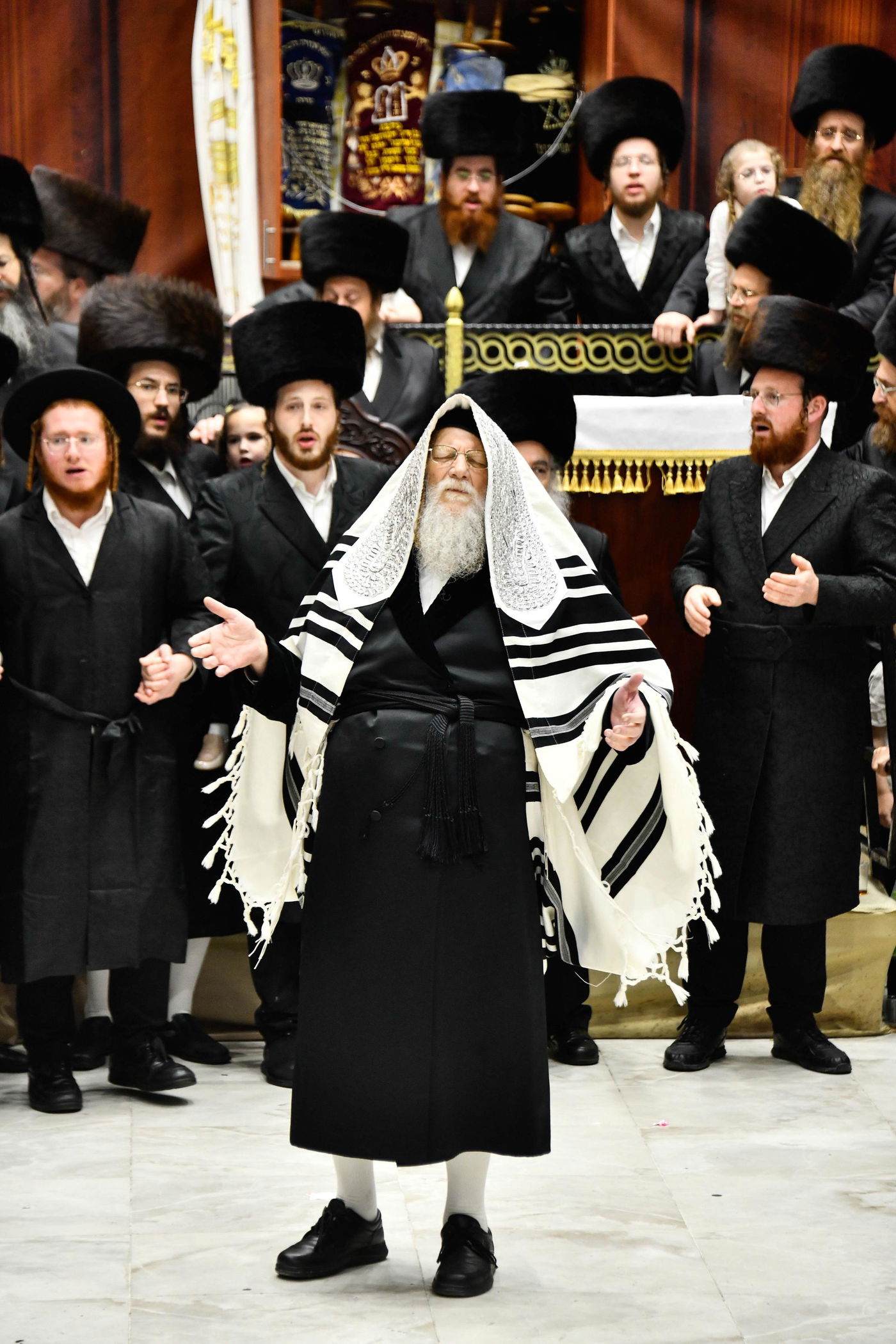 הקפות שניות בחצה"ק מודז'יץ