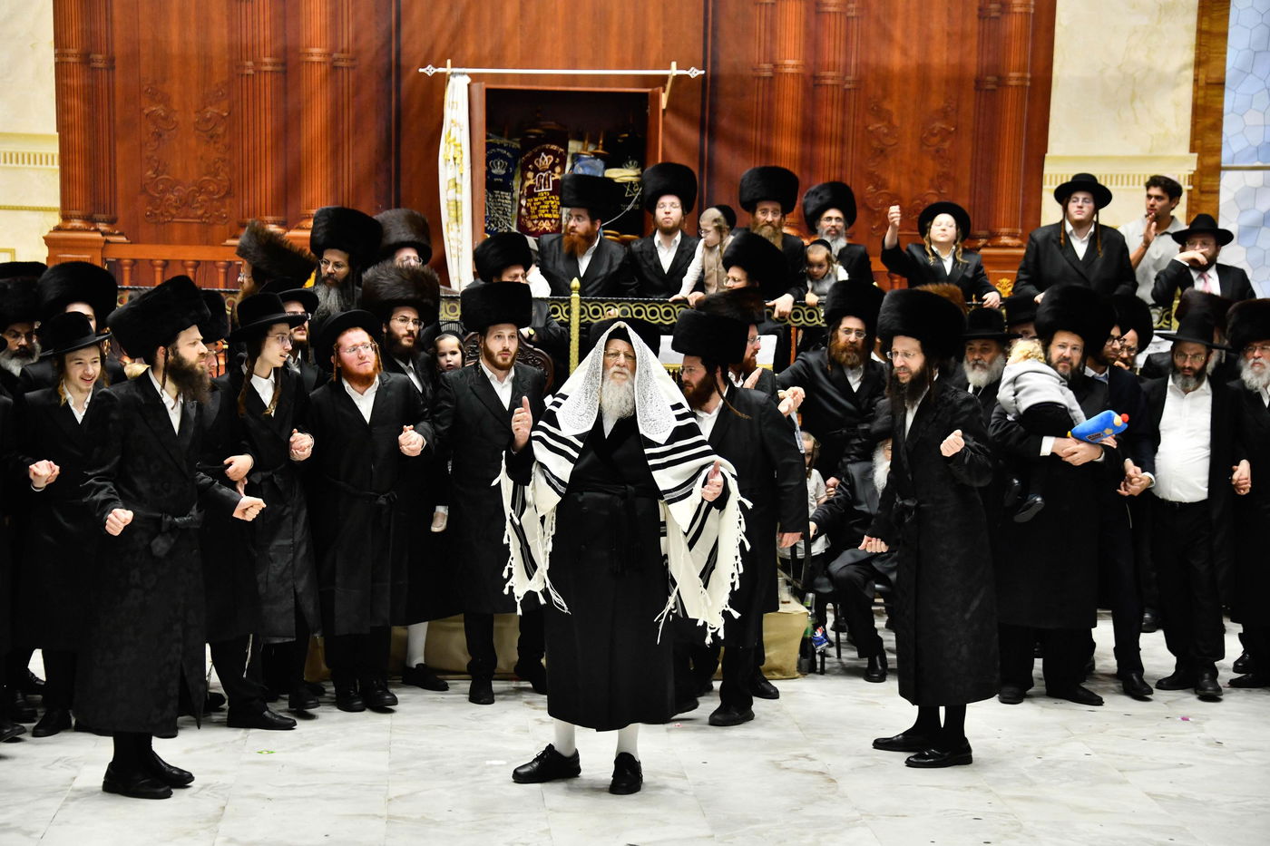 הקפות שניות בחצה"ק מודז'יץ