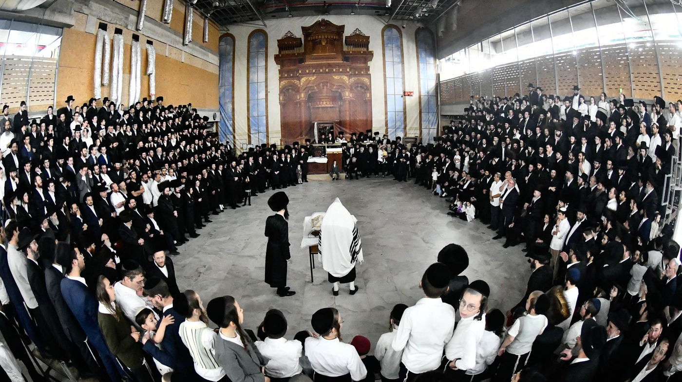 הקפות שניות בחצה"ק מודז'יץ