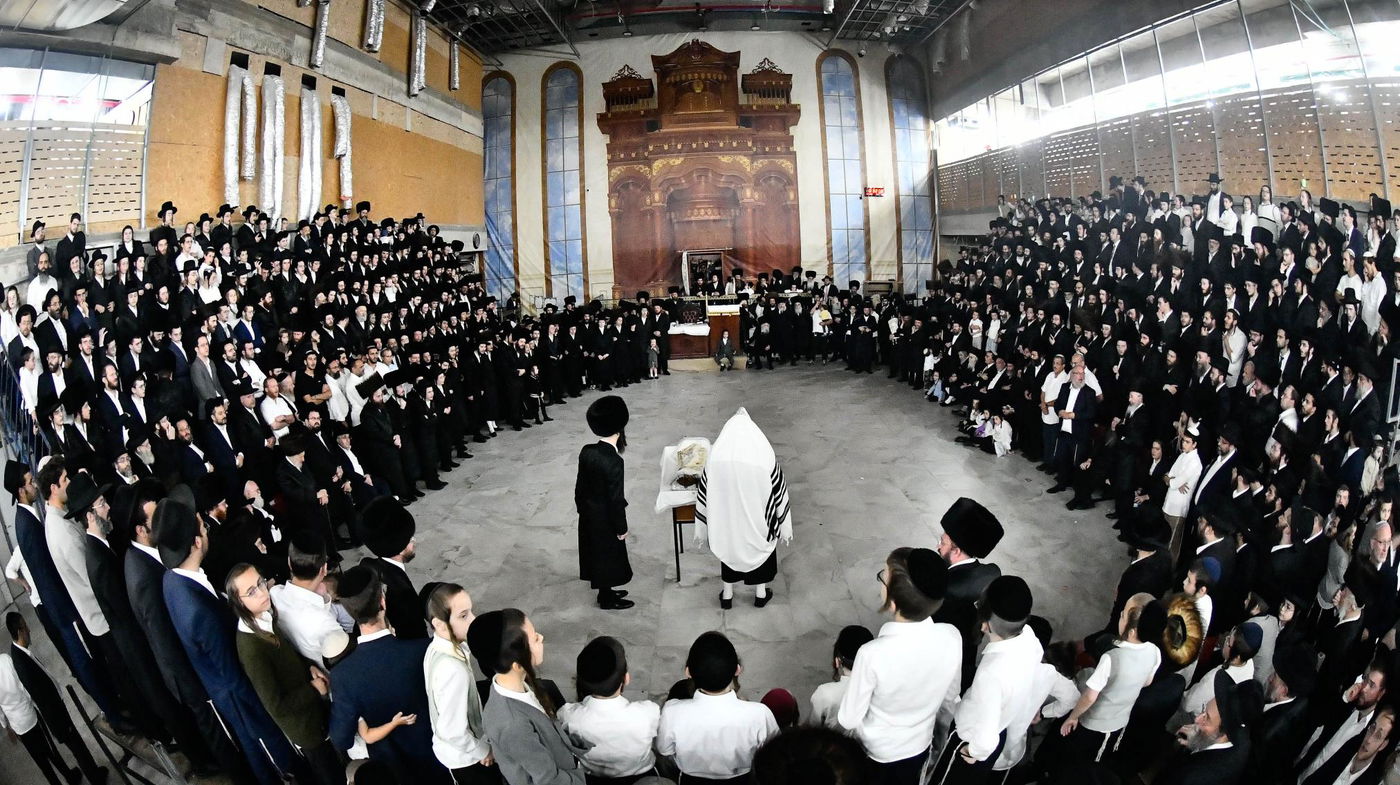 הקפות שניות בחצה"ק מודז'יץ