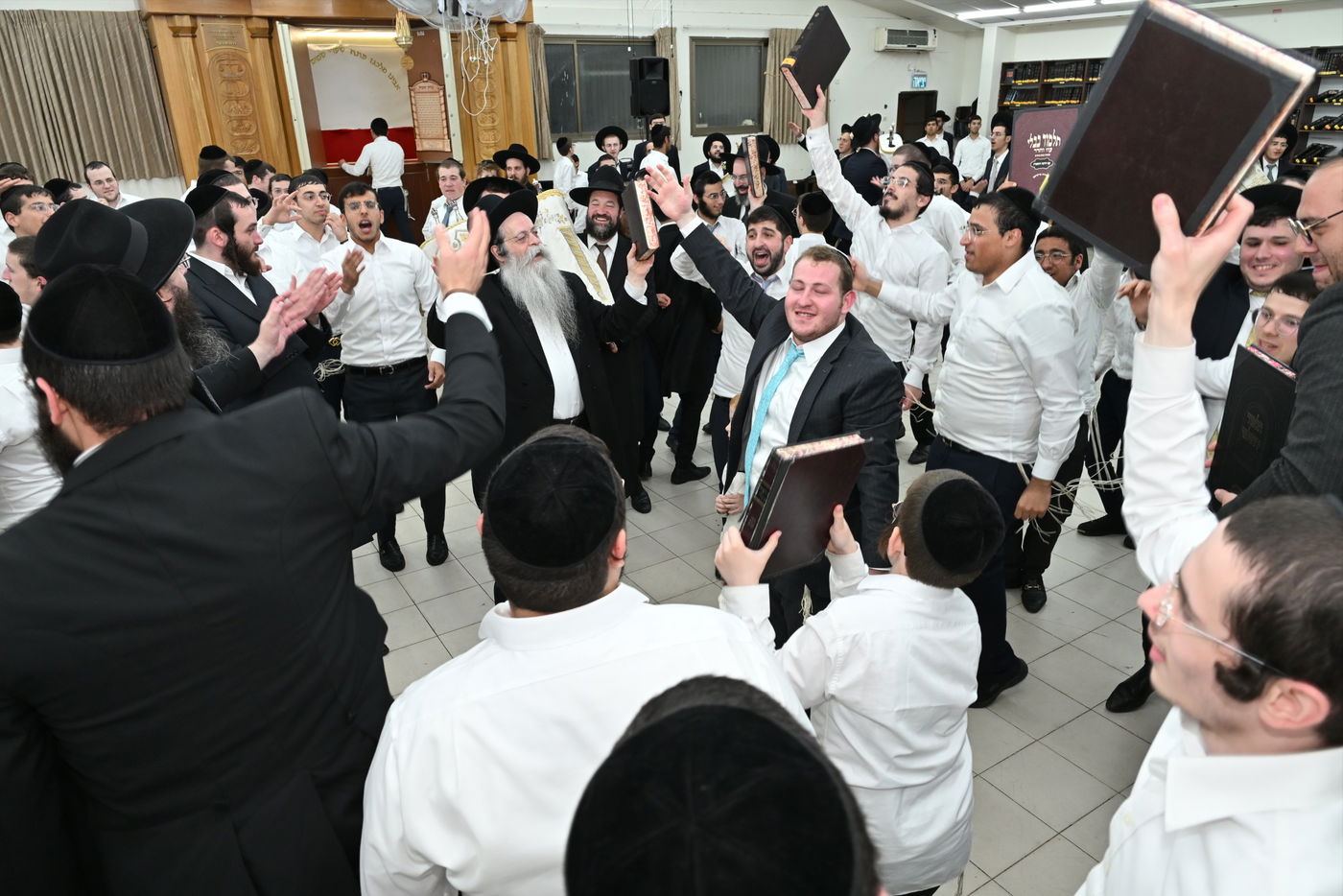 הקפות שניות בישיבת 'קריית מלך'