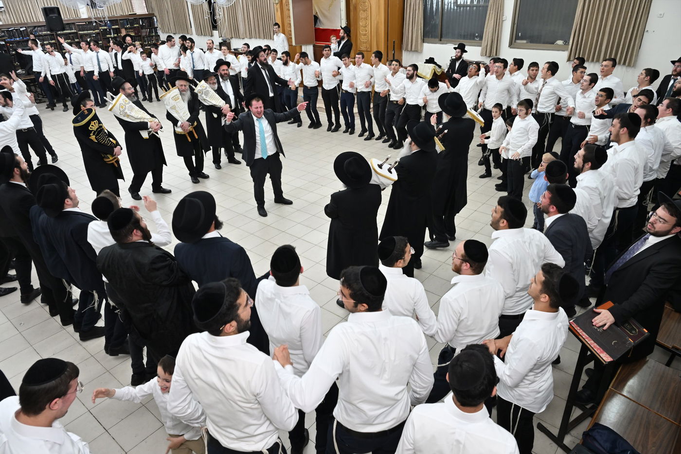 הקפות שניות בישיבת 'קריית מלך'