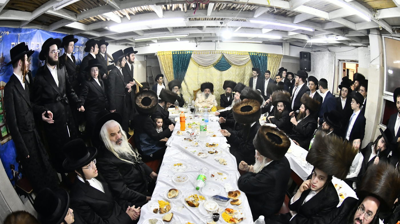 סעודת הודאה וטיש חוה"מ סוכות בזידטשוב 