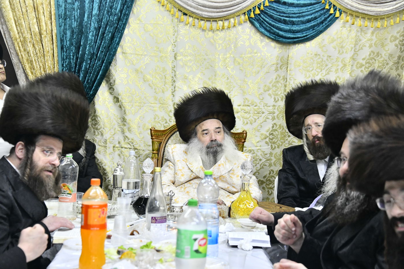 סעודת הודאה וטיש חוה"מ סוכות בזידטשוב 