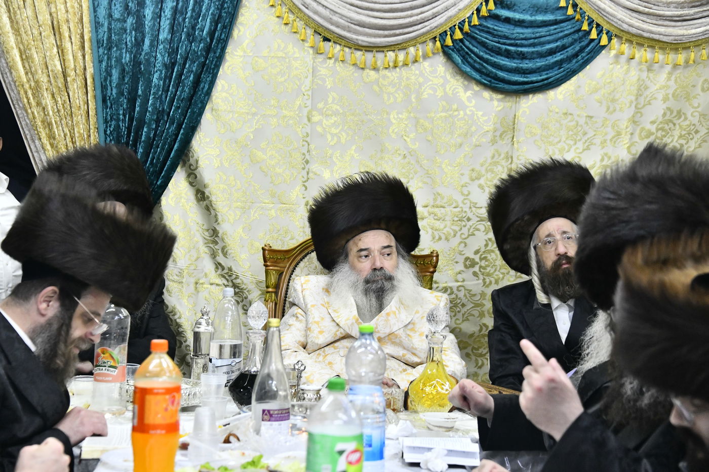 סעודת הודאה וטיש חוה"מ סוכות בזידטשוב 