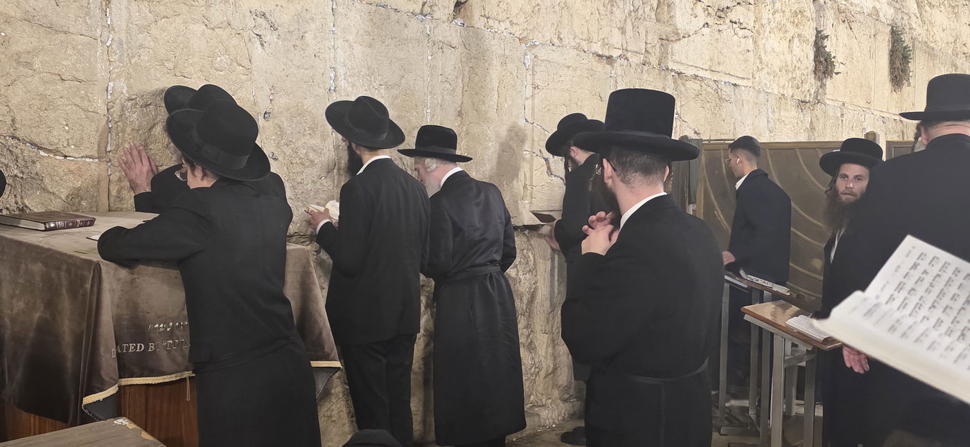 האדמו"ר מלוצק בכותל המערבי