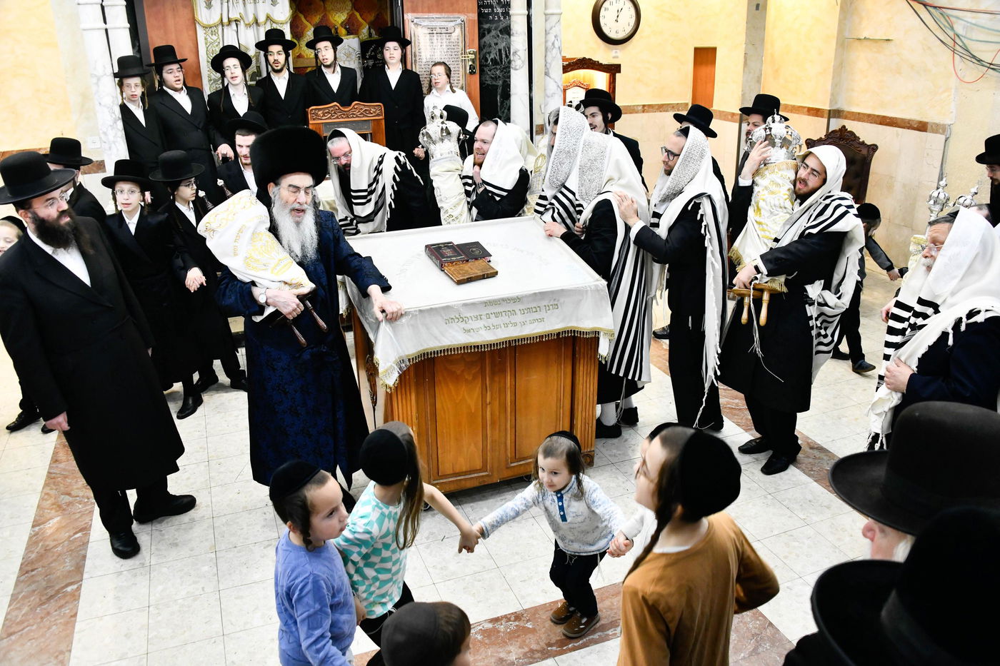 הקפות לבני חו"ל באלכסנדר