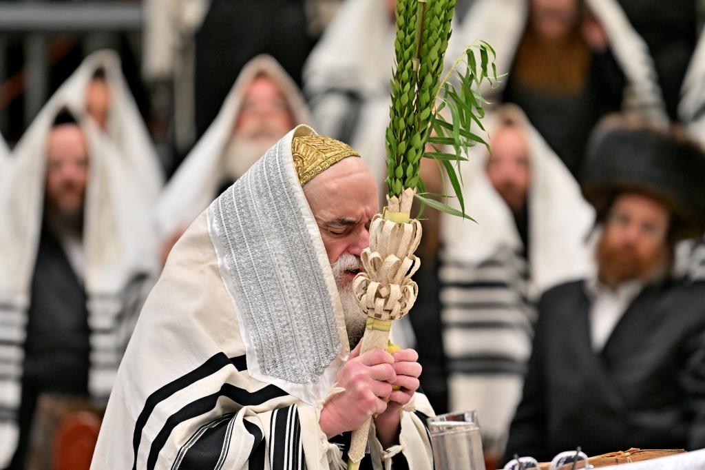 חג הסוכות בחצה"ק ויזניץ