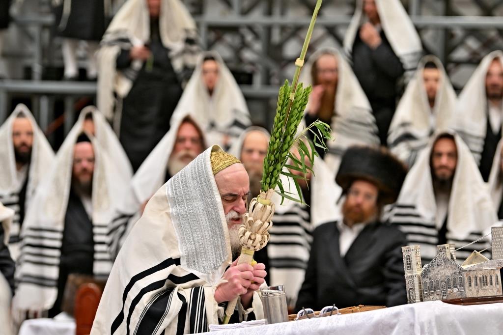 חג הסוכות בחצה"ק ויזניץ