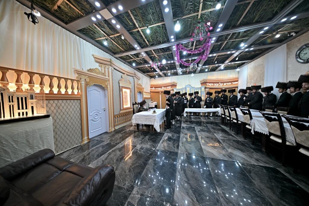 חג הסוכות בחצה"ק ויזניץ