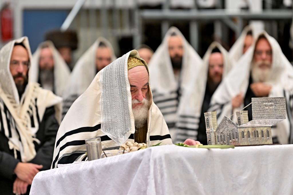 חג הסוכות בחצה"ק ויזניץ